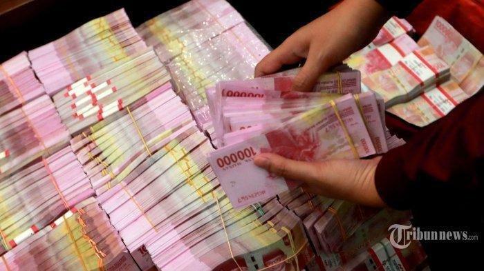 DANA DESA - Ilustrasi tumpukan uang ratusan juta. Desa Kanekes di Kecamatan Leuwidamar, Kabupaten Lebak, Banten, menolak bantuan dana desa dari pemerintah pusat senilai Rp2,5 miliar, Kamis (13/2/2025).