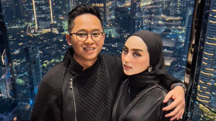 DINAN FAJRINA - Foto arsip potret Dinan Fajrina bersama sang suami, Doni Salmanan. Kini nasib Dinan Fajrina disorot setelah suaminya dimiskinkan terkait kasus investasi bodong, afiliator Quotex. 