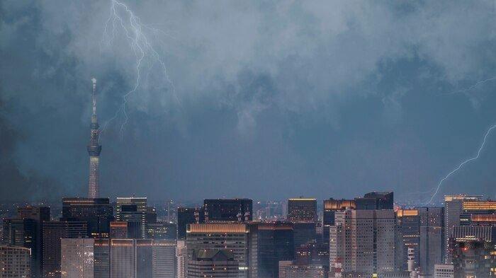 Ramalan Cuaca Jatim: Hujan dan Petir Mengancam 27 Oktober 2025