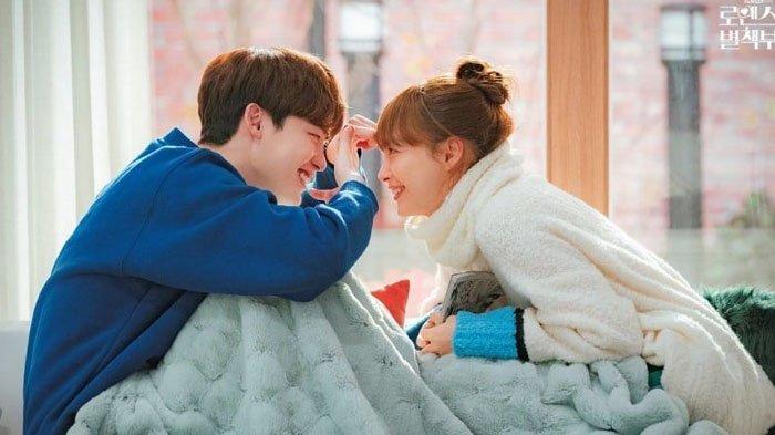 Drama Korea 'Romance Is A Bonus Book'.
