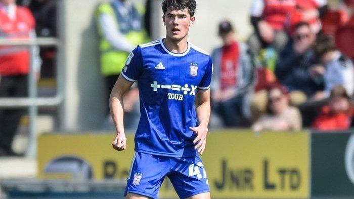 Elkan Baggott saat membela tim senior Ipswich Town.