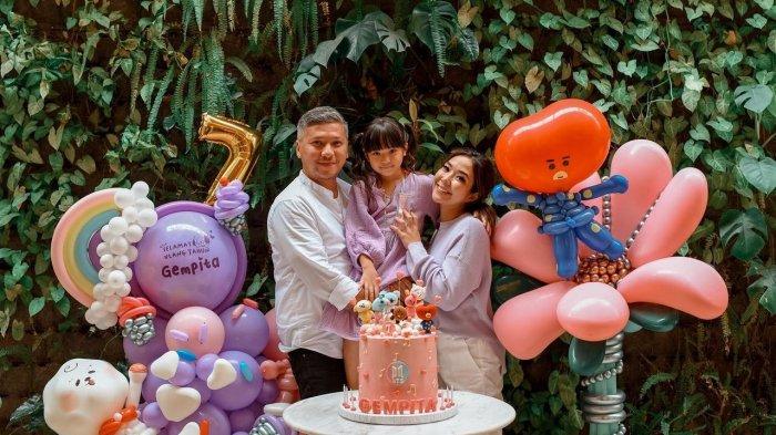 Gading Marten santer dikabarkan bakal segera rujuk dengan Gisella Anastasia lantaran terlihat semakin sering bersama.