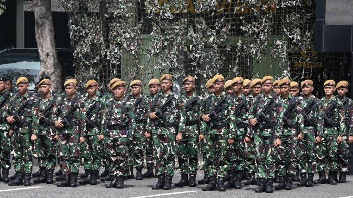 RUU TNI DISAHKAN - Prajurit TNI AD melaksanakan upacara untuk tanda dibukanya pelaksanaan gelar Operasi Gaktib dan Operasi Yustisi, di Lapangan Ahmad Yani, Kodam V/Brawijaya, Senin (10/2). Hari ini, Kamis (20/3/2025), DPR RI telah mengesahkan RUU TNI. Ada tiga pasal yang direvisi, yakni mengenai tugas pokok TNI, jabatan sipil, dan usia pensiun TNI. 