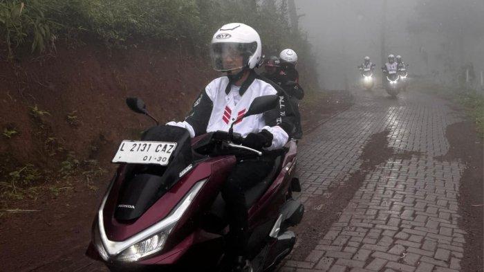 SENSASI TERKONEKSI Di PERJALANAN - MPM Honda mengajak 10 jurnalis pengguna PCX 160 untuk merasakan langsung sensasi berkendara yang lebih menyenangkan dan terkoneksi melalui kegiatan New Honda PCX160 Media Exploration 