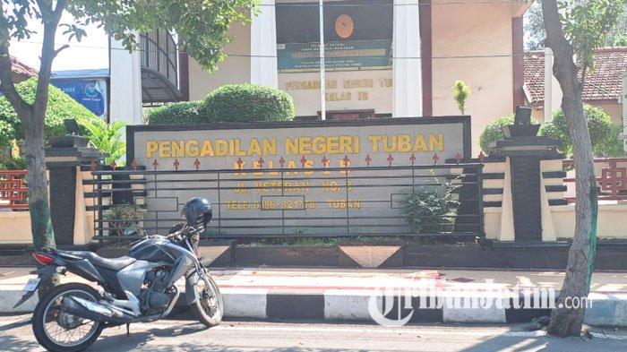 PENGADILAN NEGERI TUBAN - Gedung Pengadilan Negeri Tuban di Jalan Veteran, Tuban, Jawa Timur, Senin (14/7/2025). Ketua Pengurus TITD Kwan Sing Bio dan Tjoe Ling Kiong Tuban, Go Tjong Ping digugat di PN Tuban.