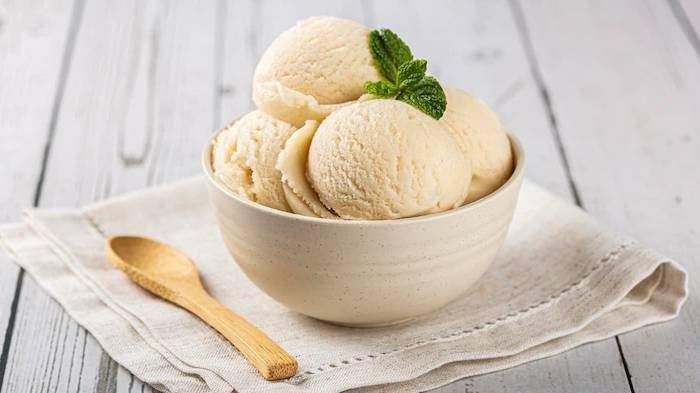 Ilustrasi menu diet seminggu tetap boleh makan es krim vanilla.