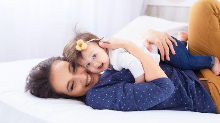 Cerminkan 18 Pertanda, Inilah Arti Mimpi Menggendong Bayi Perempuan