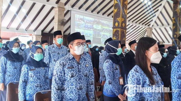 GAJI PNS 2025 - Foto arsip PNS Pemkab Malang. Kini besaran gaji PNS tengah viral di media sosial, disebut-sebut naik 16 persen. Benarkah?