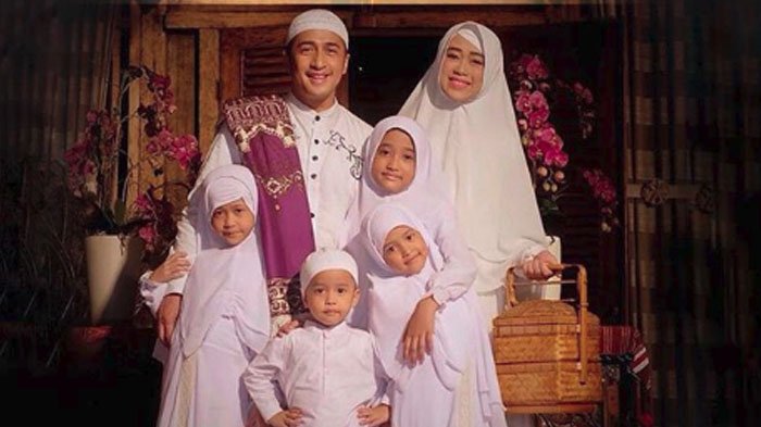 Irfan Hakim dan keluarga