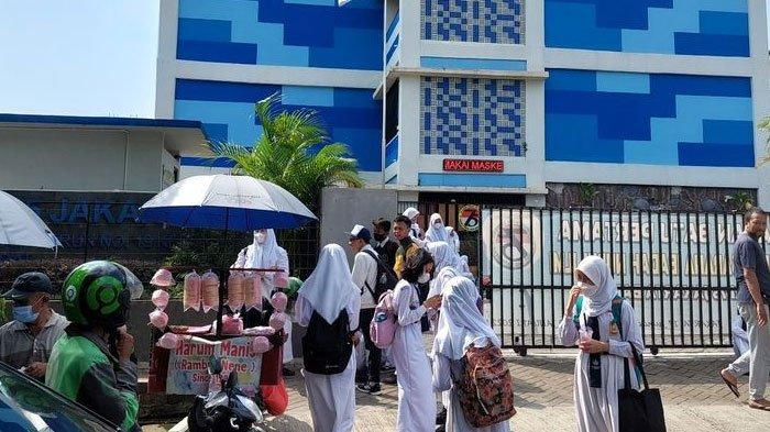 Ilustrasi siswa pulang sekolah. 