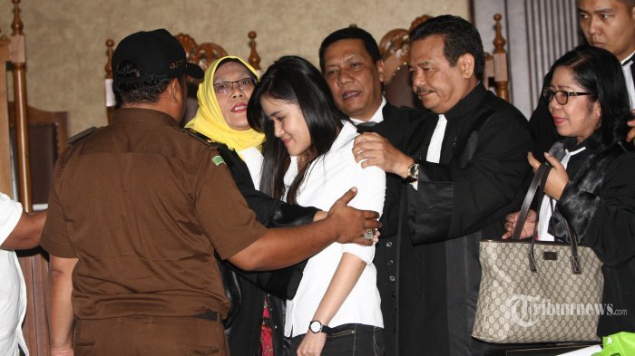Terdakwa Jessica Kumala Wongso terlihat lesu usai mendengarkan putusan majelis hakim Pengadilan Negeri (PN) Jakarta Pusat, Kamis (27/10/2016).
