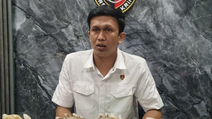 KASUS GANJAL ATM - Kasatreskrim Polres Gresik, AKP Abid Uais Al-Qarni Aziz saat ditemui di ruangannya. Polisi memburu para pelaku ganjal ATM yang beraksi di Gresik.