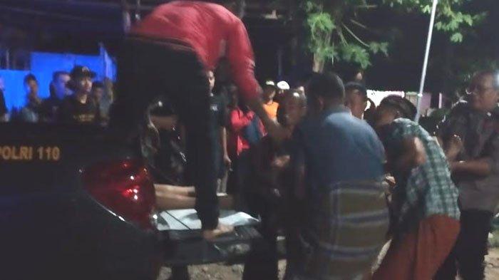 Terjadi kecelakaan maut di Ponorogo, Jawa Timur, Rabu (20/12/2023). Dua sepeda motor terlibat kecelakaan di Jalan Raya Bancar-Ringinanom, tepatnya perbatasan Desa Kupuk-Desa Sambilawang, Kecamatan Bungkal. Satu orang meninggal dunia, dan satu orang mengalami luka berat.
