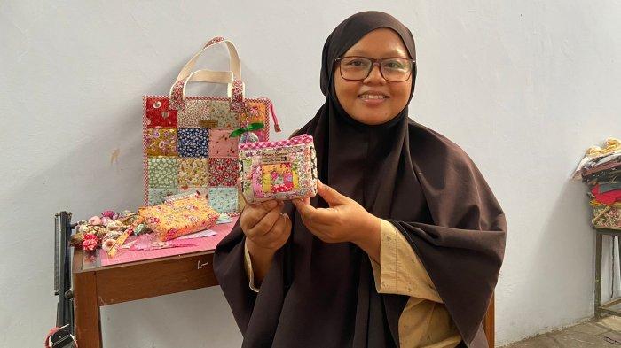 Kerajinan patchwork produksi Istianaturrosyidah, ibu rumah tangga asal Ponorogo sudah menyebar. 