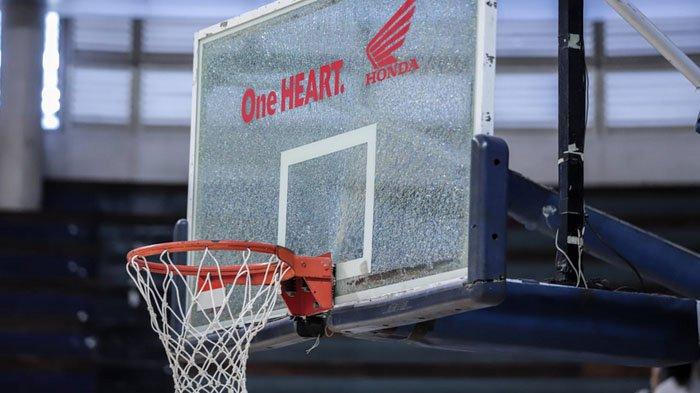 Lima pertandingan Honda DBL with Kopi Good Day 2024 East Java-North yang dijadwalkan berlangsung pada hari ke-10 terpaksa ditunda, karena kerusakan teknis pada ring, Sabtu (17/8/2024).