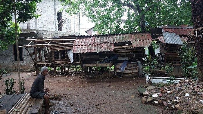 Dulu jaya bisa jual kambing 5 ekor dalam sehari, kini Arifin mencari uang Rp10 ribu sehari saja dianggapnya pengap.
