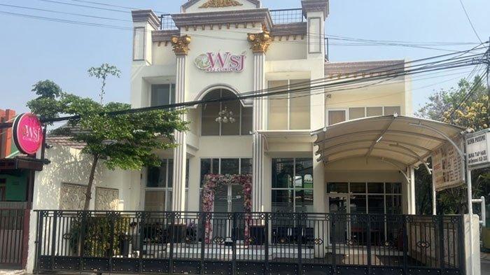 Klinik kecantikan WSJ Clinic yang diduga terlibat dalam kasus malapraktik terlihat tutup.