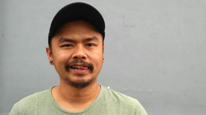 Komedian Wendy Cagur saat ditemui usai tampil di salah satu acara stasiun televisi swasta di kawasan Mampang, Jakarta Selatan, Senin (10/12/2018).