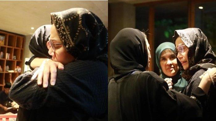 BERDUKA - Menteri Keuangan Sri Mulyani Indrawati hadir melayat ke rumah duka Najwa Shihab pada Rabu pagi (21/5/2025). Tampak Menkeu memeluk Najwa dengan erat.