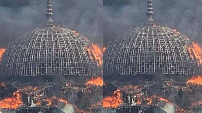 Kubah Masjid Islamic Centre, Koja, Jakarta Utara terbakar pada Rabu (19/10/2022) sore.