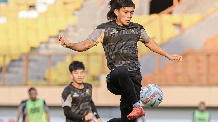 Pemain Persebaya menjalani official training/latihan terakhir jelang menghadapi Persikabo di Stadion Wibawa Mukti, Bekasi, Minggu (17/12/2023) besok sore.