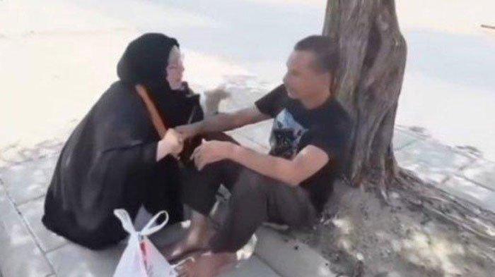 Tangkapan layar detik-detik mantan camat hilang 2 hari saat umroh akhirnya ditemukan.