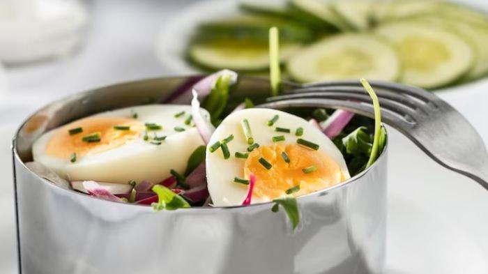 Ilustrasi menu diet telur rebus untuk menurunkan berat badan.