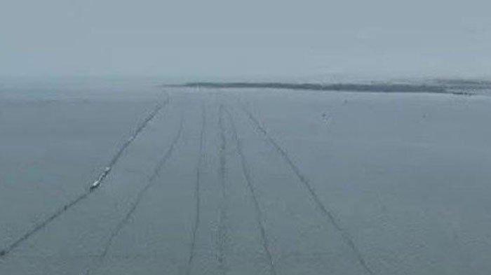 Pagar laut sepanjang 30,16 km yang belum diketahui pemiliknya, membentang di perairan Kabupaten Tangerang, Banten, melintasi enam kecamatan