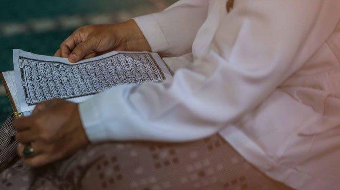 PUASA SYABAN - Umat Islam membaca Alquran. Bulan Syaban telah mulai Jumat (31/1/2025). Satu amalan yang bisa dikerjakan adalah puasa sunnah Syaban.