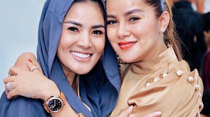 Nindy Ayunda sahabat Olla Ramlan