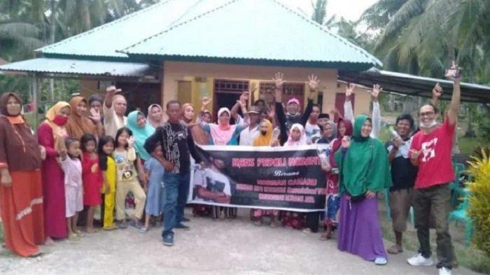 Norman Kamaru sibuk dengan gerakan-gerakan sosial untuk menyejahterakan masyarakat di pelosok.