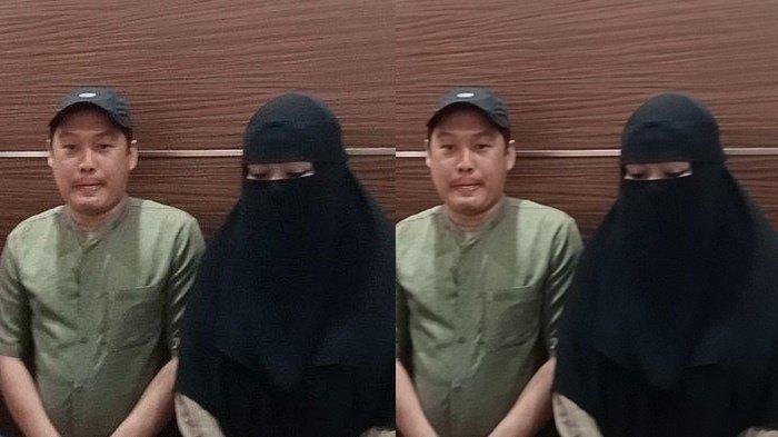 Orangtua siswi SMP di Palembang kecewa anaknya disuruh sekolah lepas cadar. Pihak sekolah pun buka suara.