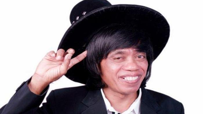 Pak Tarno ternyata punya istri pramugari cantik.
