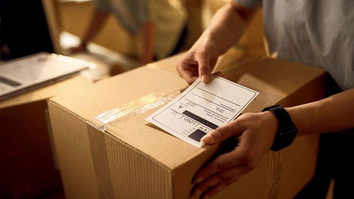 PAKET ISI EMAS - Ilustrasi paket. Seorang wanita bernama Wiwik kehilangan paket berisi emas 75 gram. Ia menduga paketnya dicuri. Kerugian mencapai Rp150 juta.