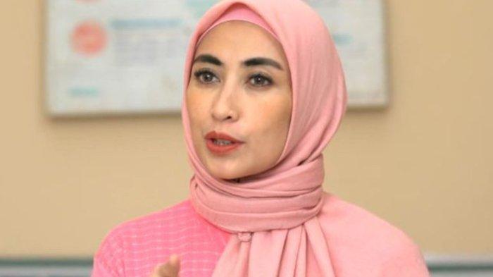 Paras cantik Annisa Trihapsari bahkan sempat memikat cucu mantan presiden Soeharto, Ari Sigit. 