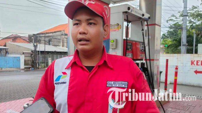PENGEROYOKAN - Karyawan SPBU Dinoyo Surabaya, Aziz menceritakan kronologi pengeroyokan pegawai SPBU usai menegur pengunjung yang merokok di area SPBU, Selasa (28/1/2025).