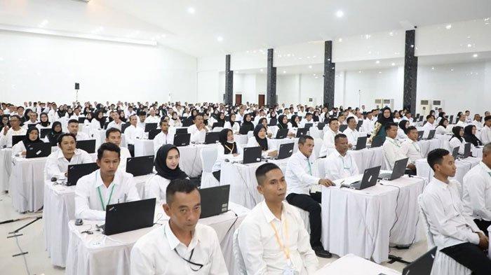 HONORER R4 - Ilustrasi pelaksanaan tes PPPK. Honorer R4 berpeluang diangkat menjadi PPPK tanpa tes. Namun ada lima syarat wajib dipenuhi. Seleksi dimulai Juli 2025.