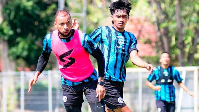 Gustavo Almeida saat menjalani pemusatan latihan di Bali bersama tim Arema FC, 2023. 