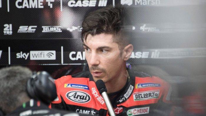 Pembalap Aprilia, Maverick Vinales cukup kesal melihat performa motornya saat mentas di MotoGP Australia 2022. Saking kesalnya, Vinales menilai kecepatan motor Aprilia miliknya sama seperti tunggangan para pembalap Moto2.