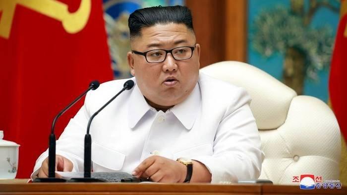 Pemimpin Tertinggi Korea Utara Kim Jong Un mengadakan rapat darurat bersama politbiro pada Sabtu (25/7/2020), ketika ada dugaan kasus virus Corona muncul di Korea Utara.