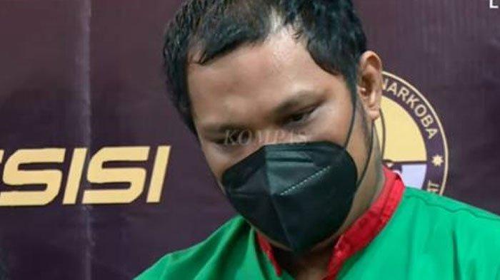 Penampilan Virgoun saat mengucapkan permintaan maaf di depan publik karena memakai narkoba.
