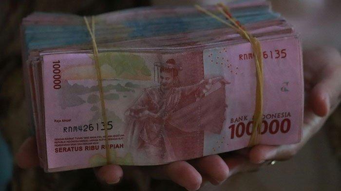 Seorang pengusaha menjadi korban penipuan oknum petugas pajak. Ia kehilangan uang di rekeningnya senilai Rp149 juta.