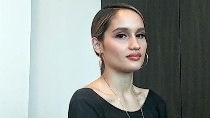 Pernyataan Cinta Laura soal artis bawa 7 asisten baru-baru ini menuai sorotan. Bahkan Cinta menyebut si artis terlihat diperlakukan seperti Tuhan.