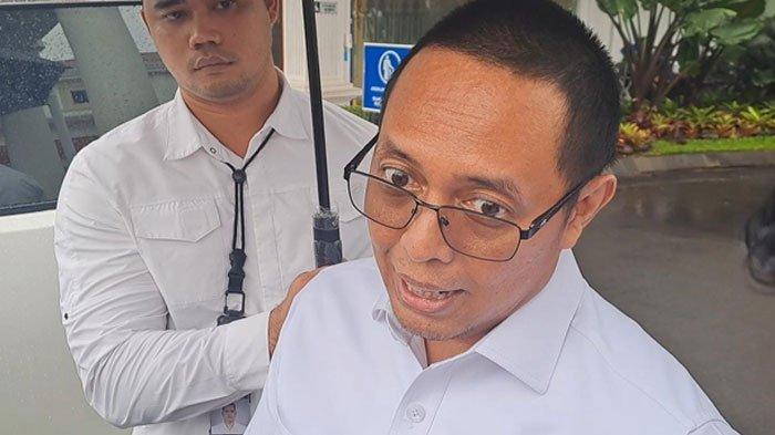 TEROR KEPALA BABI - Kepala Kantor Komunikasi Kepresidenan, Hasan Nasbi pada Februari 2025. Hasan Nasbi dikecam imbas pernyataannya terkait teror kepala babi di kantor berita Tempo. Ia bukannya prihatin malah menyatakan kepala babi tersebut sebaiknya “dimasak” saja.