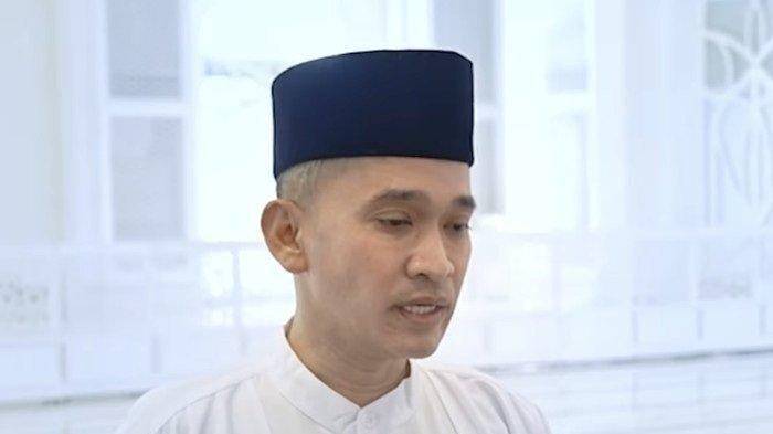 POLA HIDUP BERUBAH - Presenter Ruben Onsu tolak tawaran pekerjaan yang berdekatan dengan waktu salat. Ia berkeinginan wafat dalam keadaan setelah berwudhu, Jumat (6/6/2025).