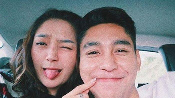 Potret Siti Badriah dan suaminya, Krisjiana Baharudin.
