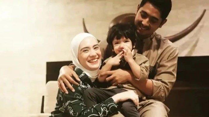Putri Anne tampak bahagia berkumpul bersama Arya Saloka dan Ibrahim