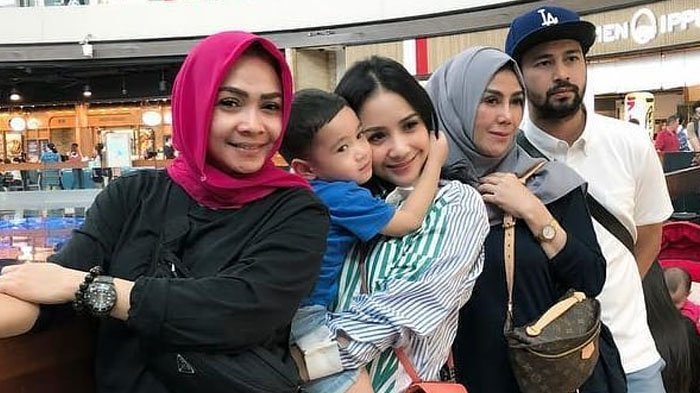 Rieta Amilia dn Amy Qanita tampak ikut berlibur dengan Raffi-Nagita