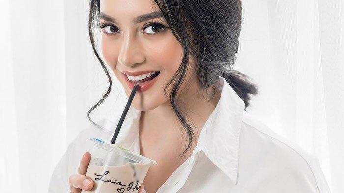Ririn Ekawati jualan es kopi
