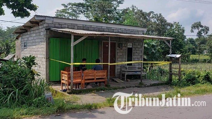 Tragedi menimpa satu keluarga di Dusun Sumberejo, Desa Manggis, Kecamatan Ngancar, Kabupaten Kediri, Jawa Timur. Satu anak berusia 2 tahun meninggal dunia, sementara tiga anggota keluarga lainnya dilarikan ke rumah sakit setelah diduga mengalami keracunan, Jumat (13/12/2024).